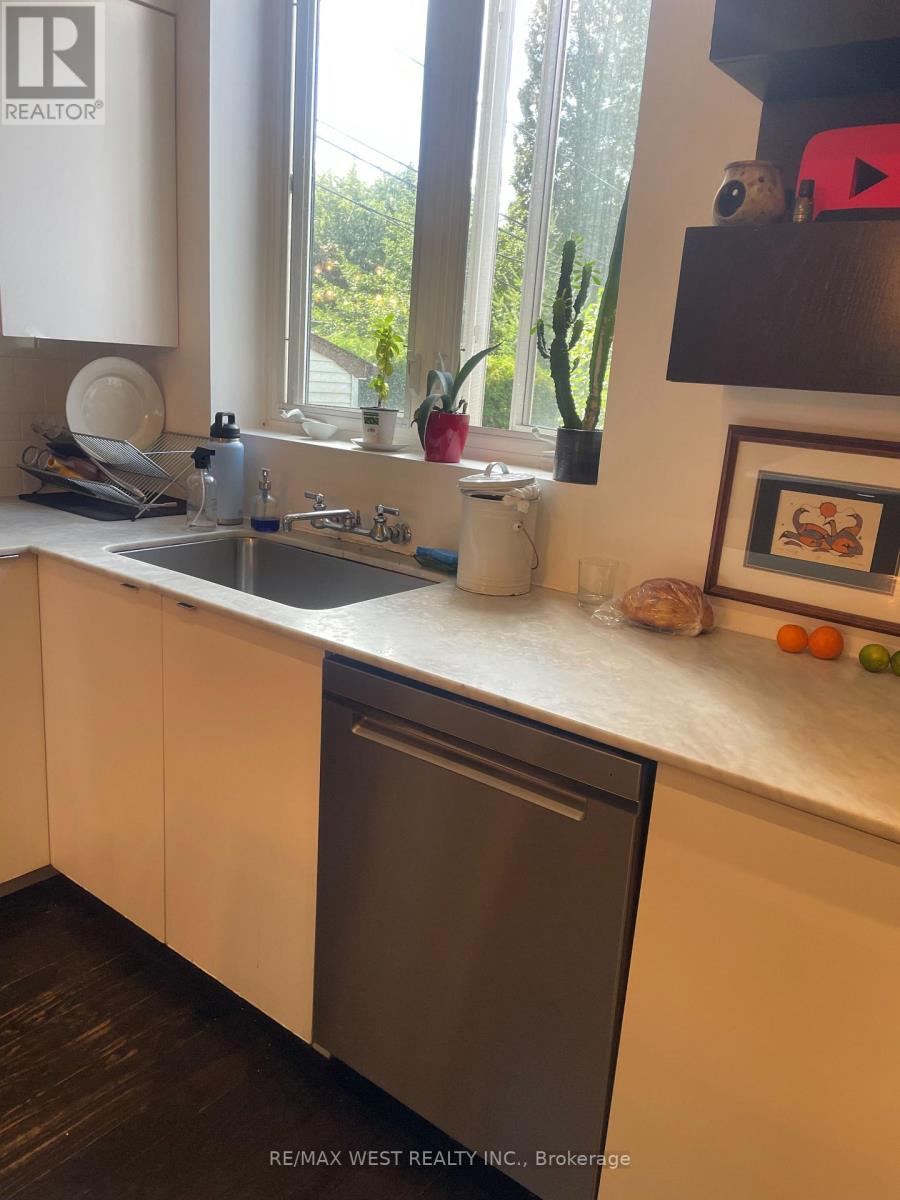 Main & Second - 58 Lynd Avenue, Toronto, Ontario  M6R 1T9 - Photo 12 - W13740120