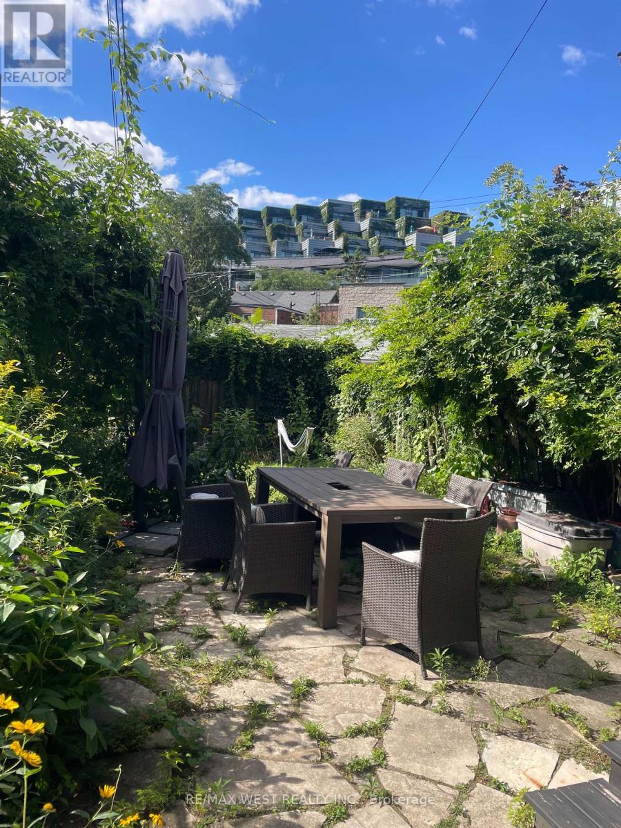 Main & Second - 58 Lynd Avenue, Toronto, Ontario  M6R 1T9 - Photo 31 - W13740120