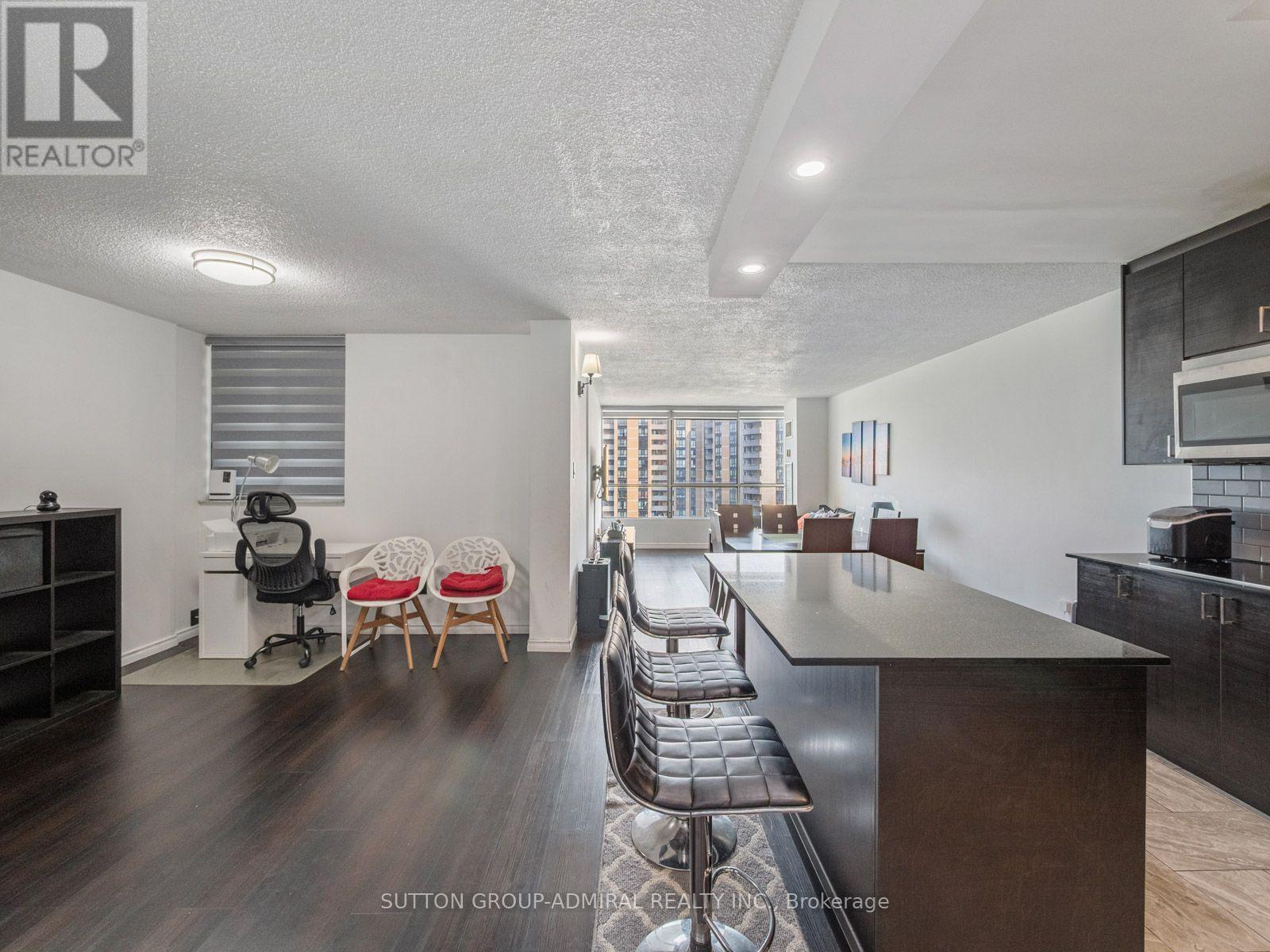 1811 - 10 Martha Eaton Way, Toronto, Ontario  M6M 5B3 - Photo 3 - W13740126