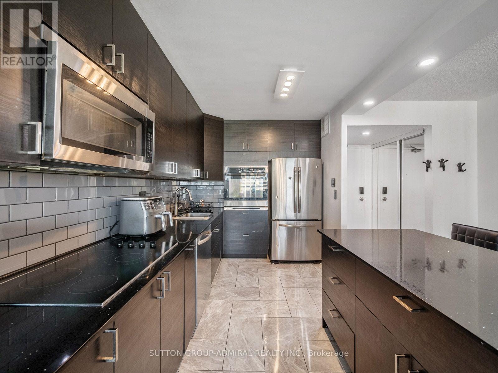 1811 - 10 Martha Eaton Way, Toronto, Ontario  M6M 5B3 - Photo 8 - W13740126