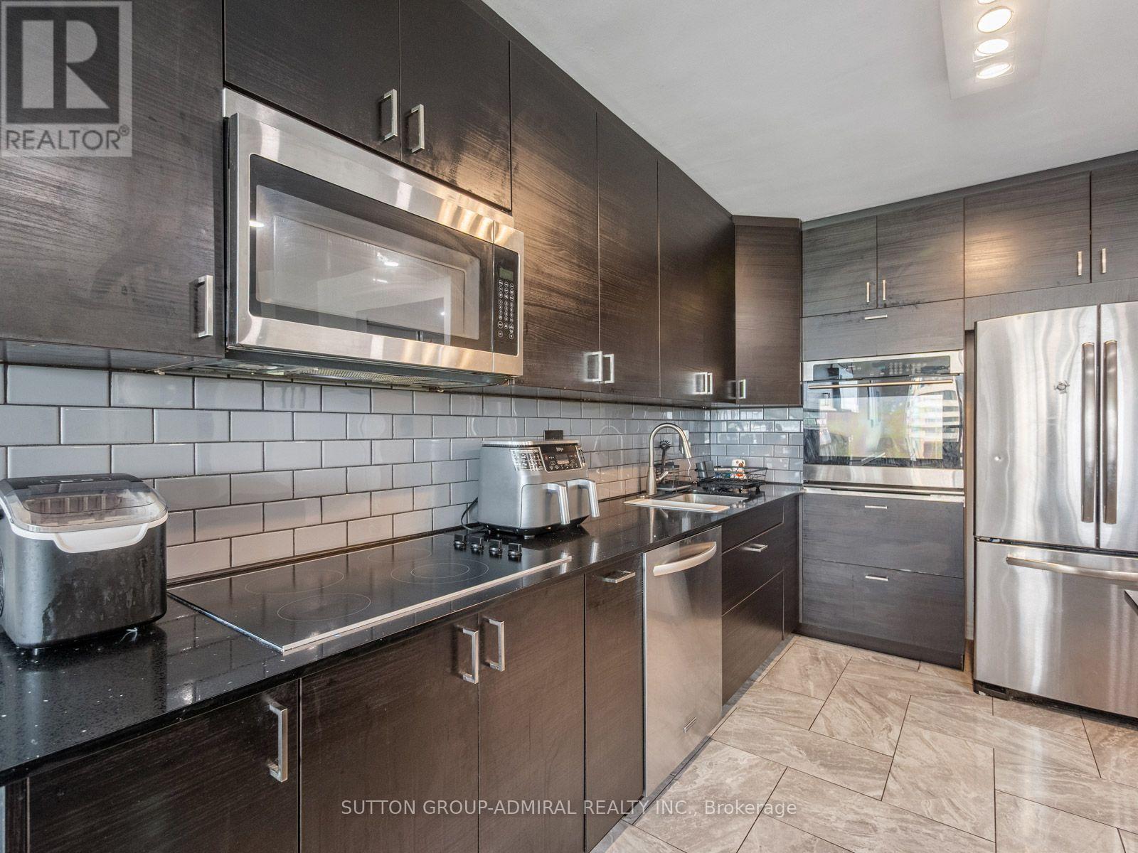 1811 - 10 Martha Eaton Way, Toronto, Ontario  M6M 5B3 - Photo 9 - W13740126