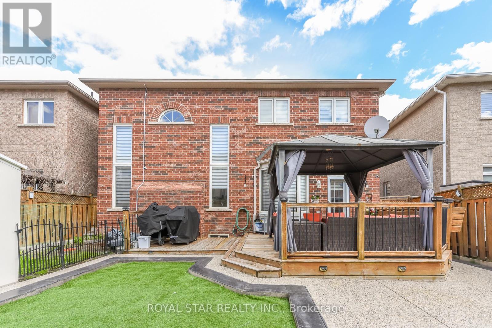 38 Robitaille Drive, Brampton, Ontario  L6R 0H6 - Photo 4 - W13740152