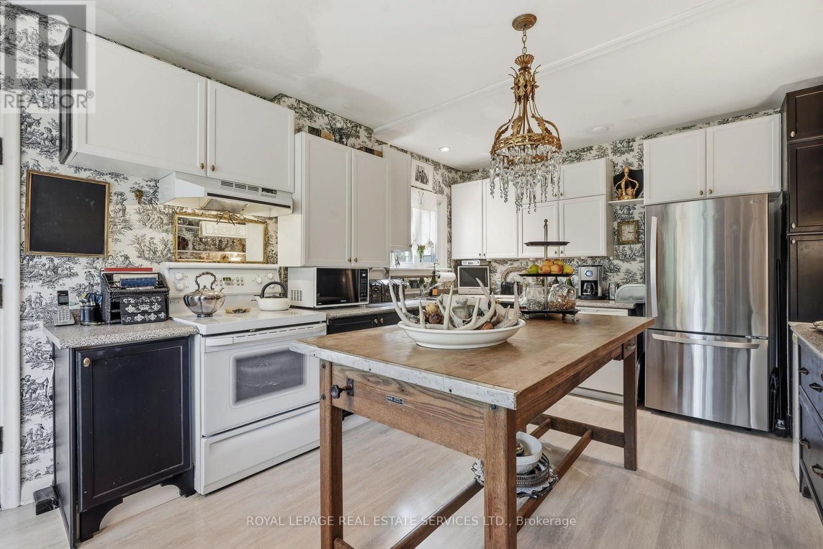 344 Maple Avenue, Oakville, Ontario  L6J 2H7 - Photo 6 - W13740174