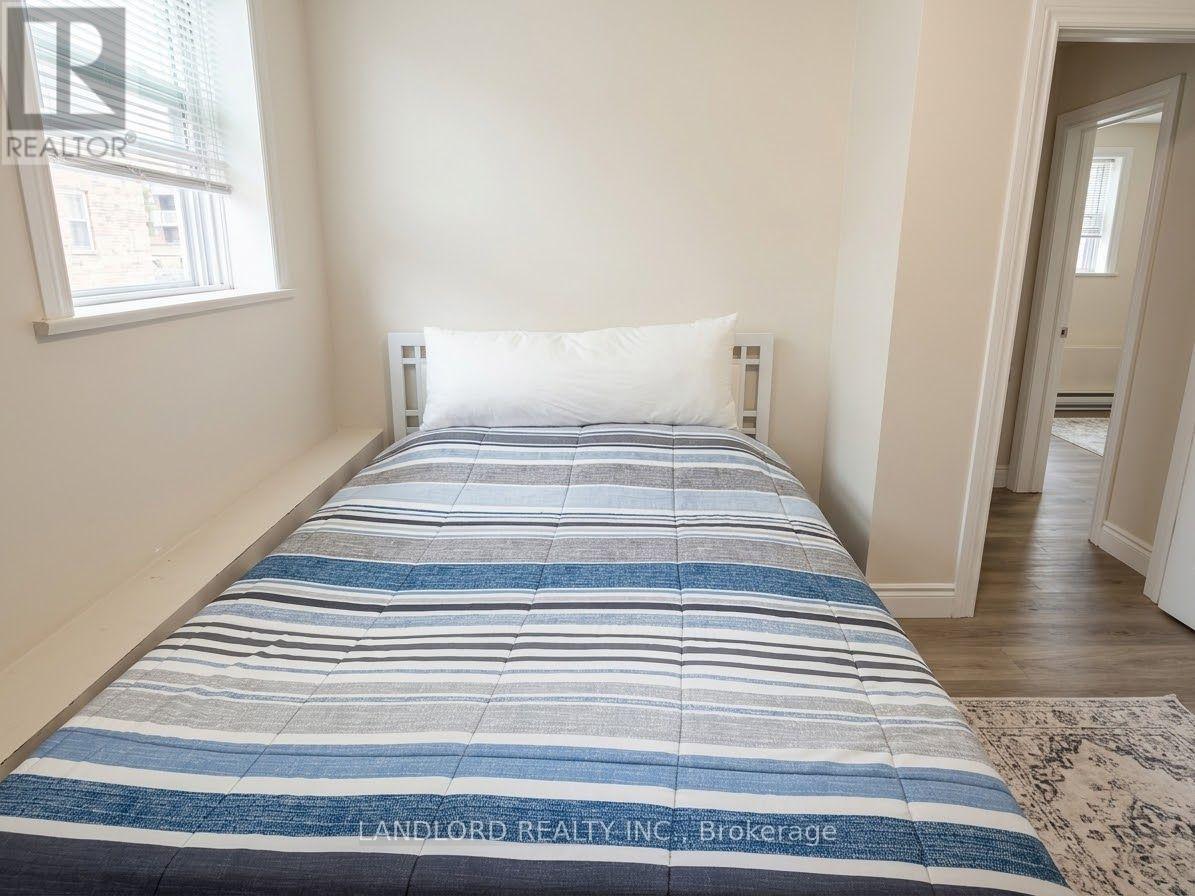 5 - 92 Trethewey Drive, Toronto, Ontario  M6M 4B4 - Photo 10 - W13740220