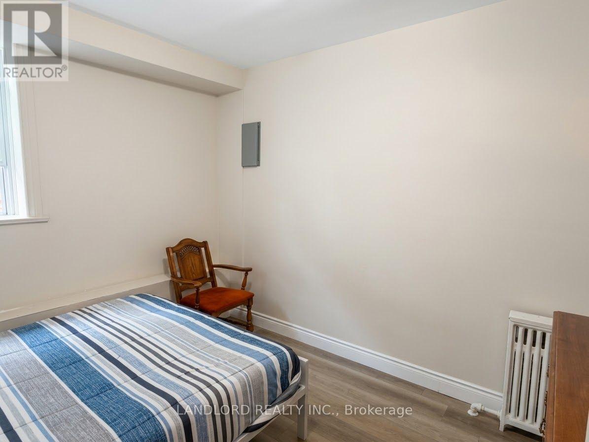 5 - 92 Trethewey Drive, Toronto, Ontario  M6M 4B4 - Photo 11 - W13740220