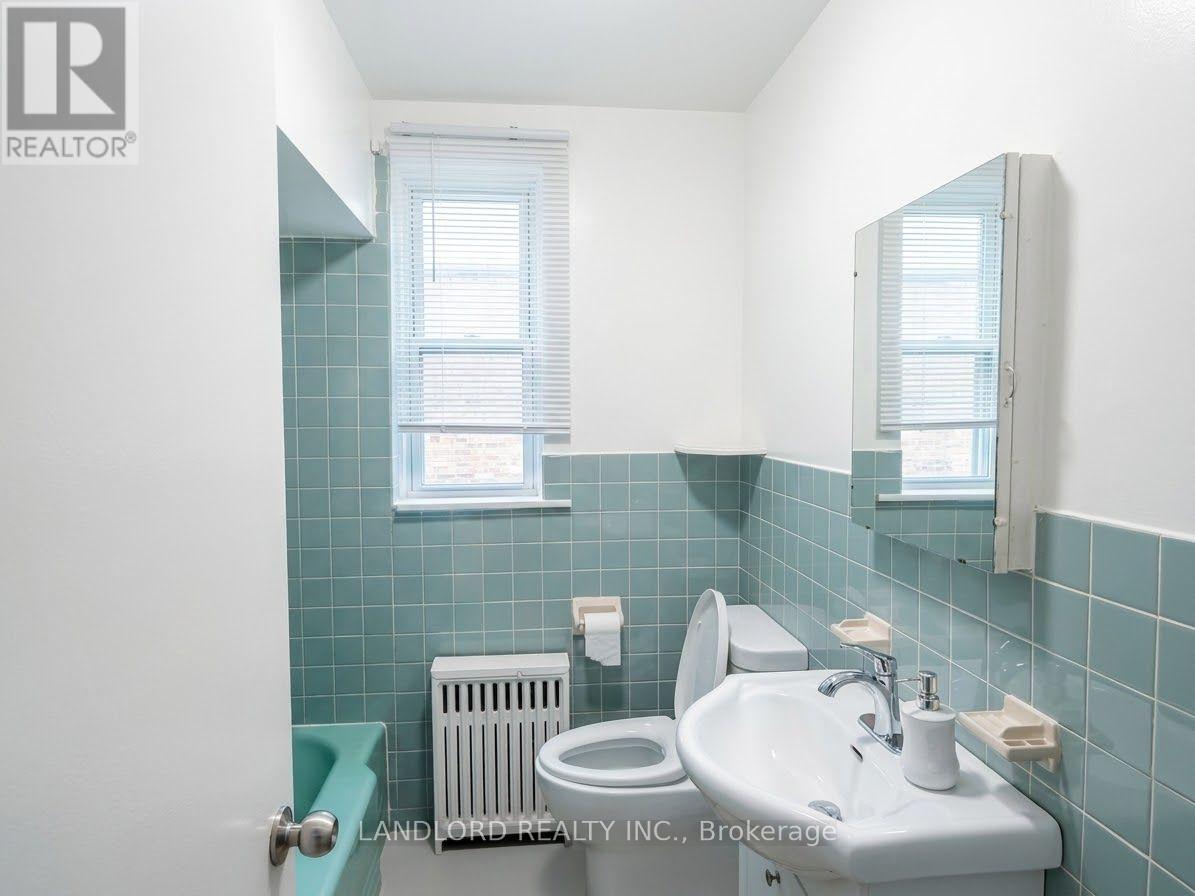 5 - 92 Trethewey Drive, Toronto, Ontario  M6M 4B4 - Photo 13 - W13740220