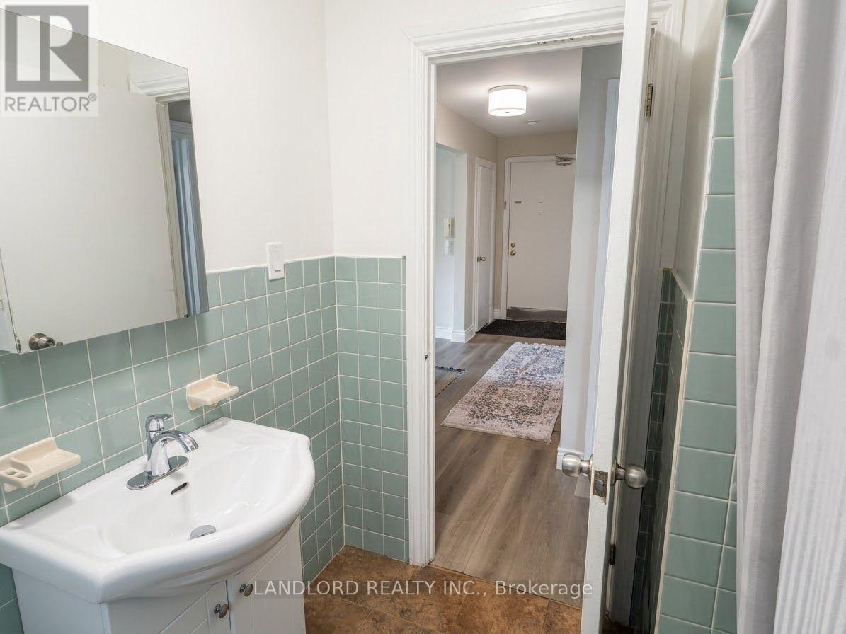 5 - 92 Trethewey Drive, Toronto, Ontario  M6M 4B4 - Photo 14 - W13740220