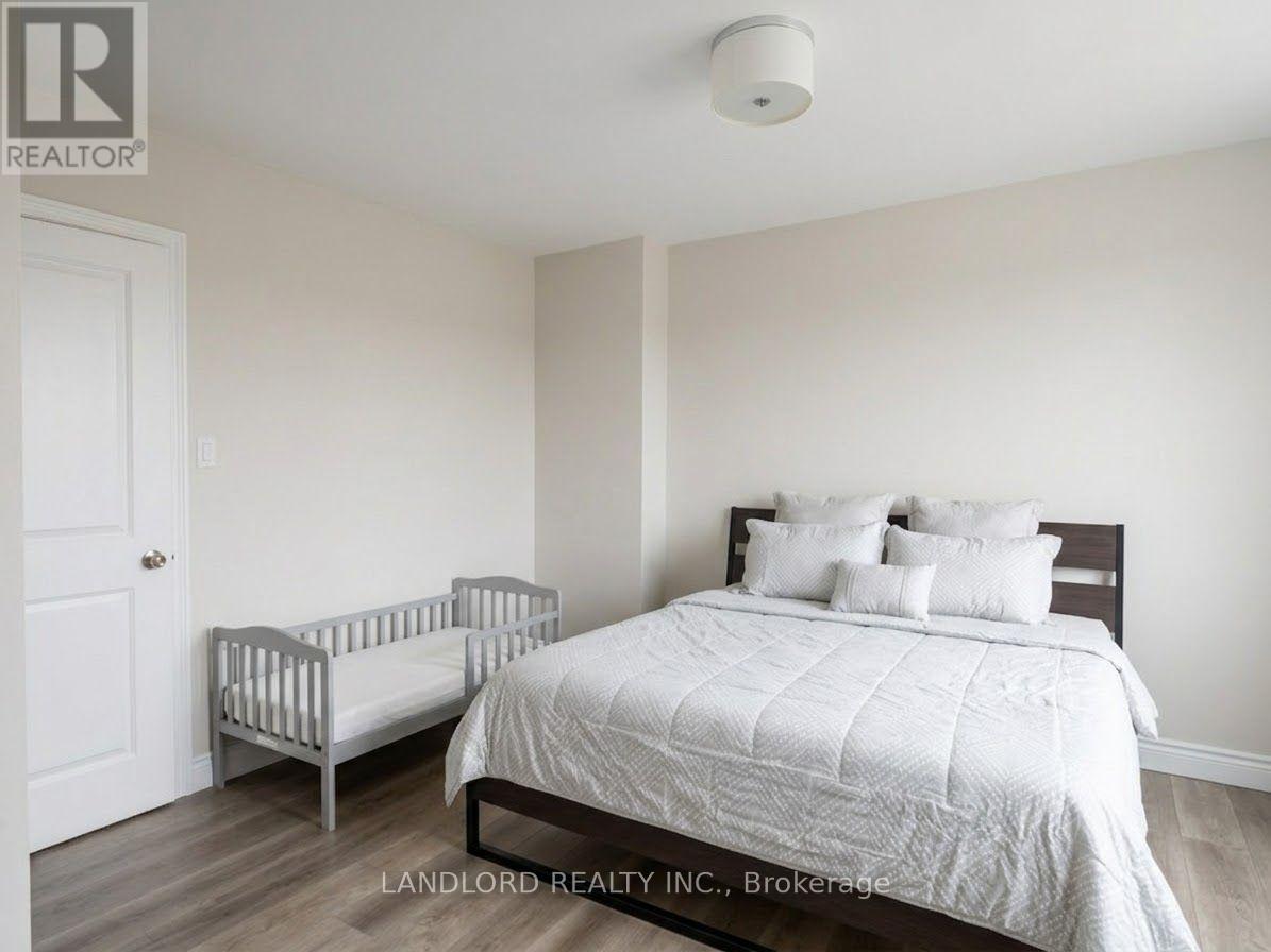 5 - 92 Trethewey Drive, Toronto, Ontario  M6M 4B4 - Photo 16 - W13740220