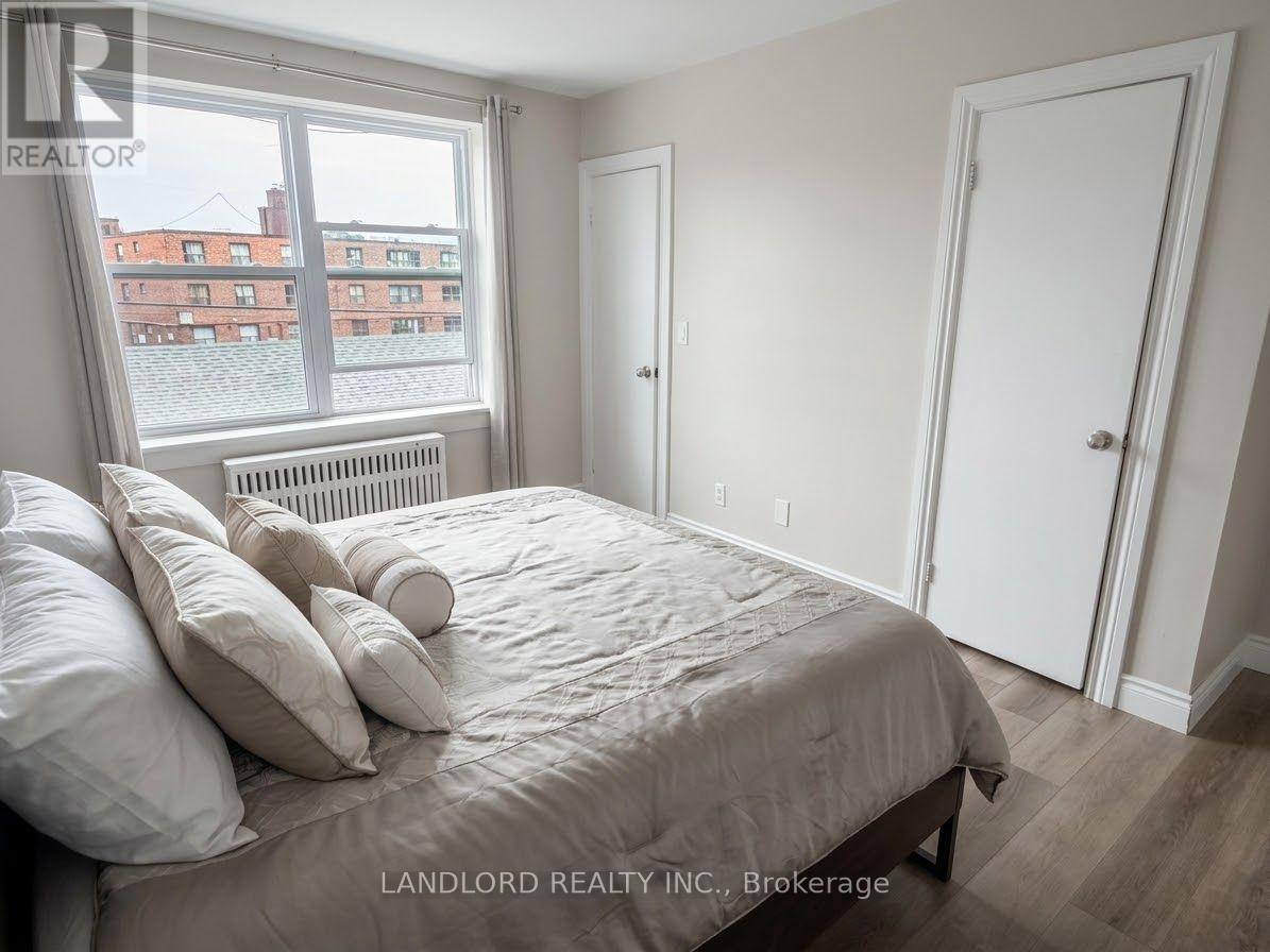 5 - 92 Trethewey Drive, Toronto, Ontario  M6M 4B4 - Photo 21 - W13740220