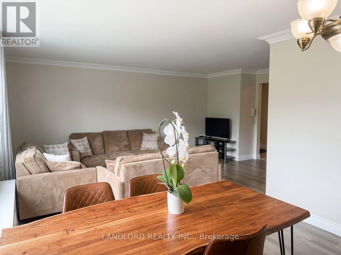 5 - 92 Trethewey Drive, Toronto, Ontario  M6M 4B4 - Photo 3 - W13740220