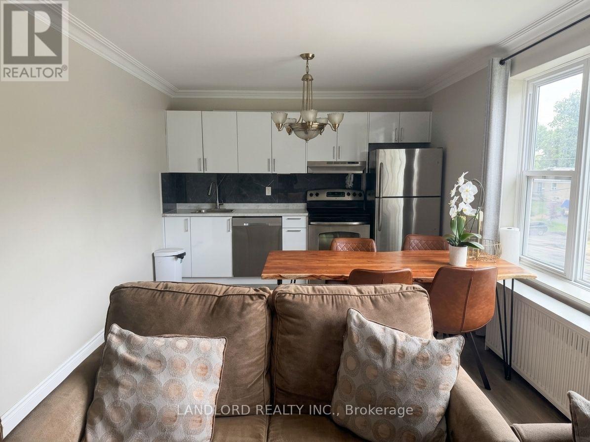 5 - 92 Trethewey Drive, Toronto, Ontario  M6M 4B4 - Photo 5 - W13740220