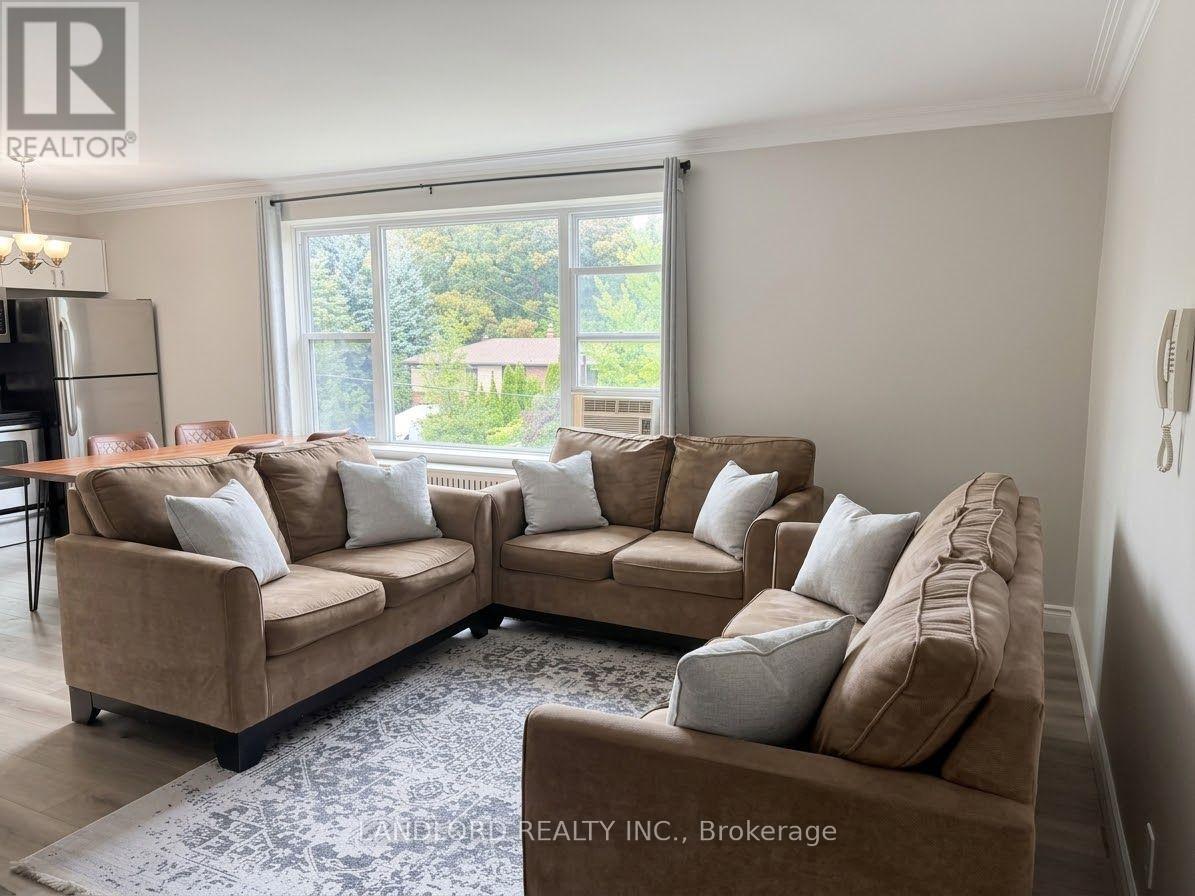 5 - 92 Trethewey Drive, Toronto, Ontario  M6M 4B4 - Photo 6 - W13740220