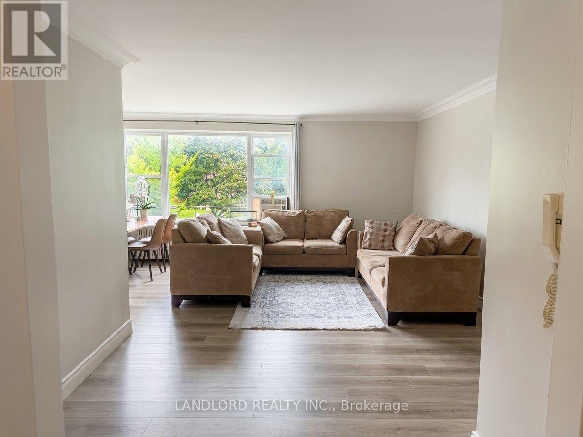5 - 92 Trethewey Drive, Toronto, Ontario  M6M 4B4 - Photo 7 - W13740220