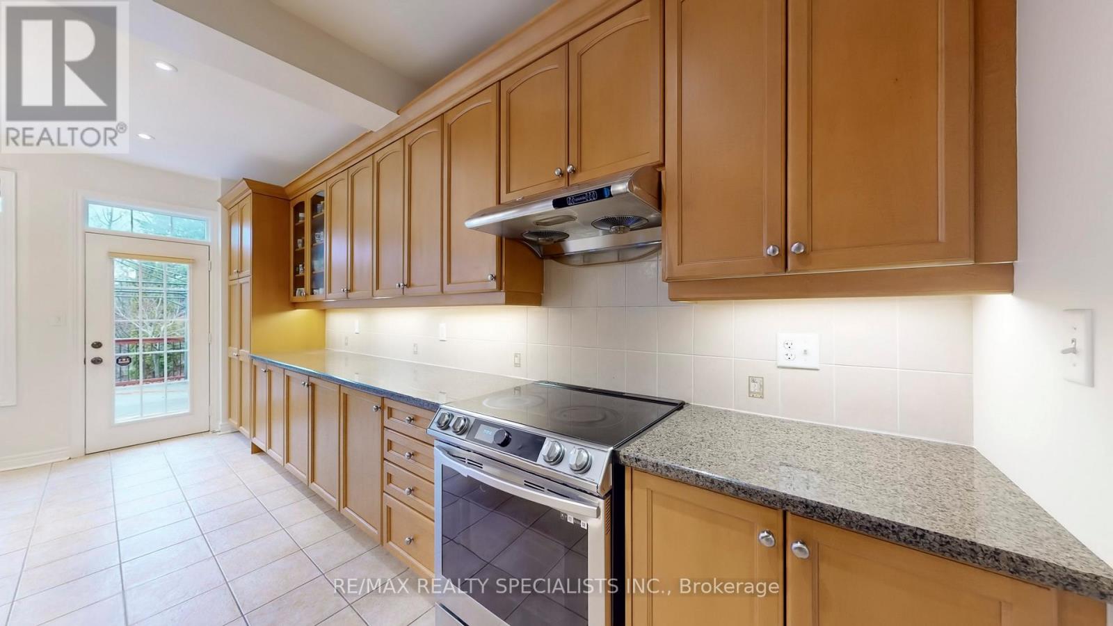 2258 Rochester Circle, Oakville, Ontario  L6M 5E1 - Photo 10 - W13740274