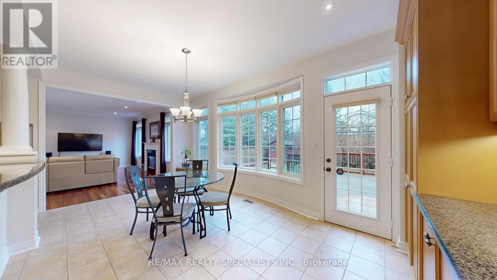 2258 Rochester Circle, Oakville, Ontario  L6M 5E1 - Photo 11 - W13740274