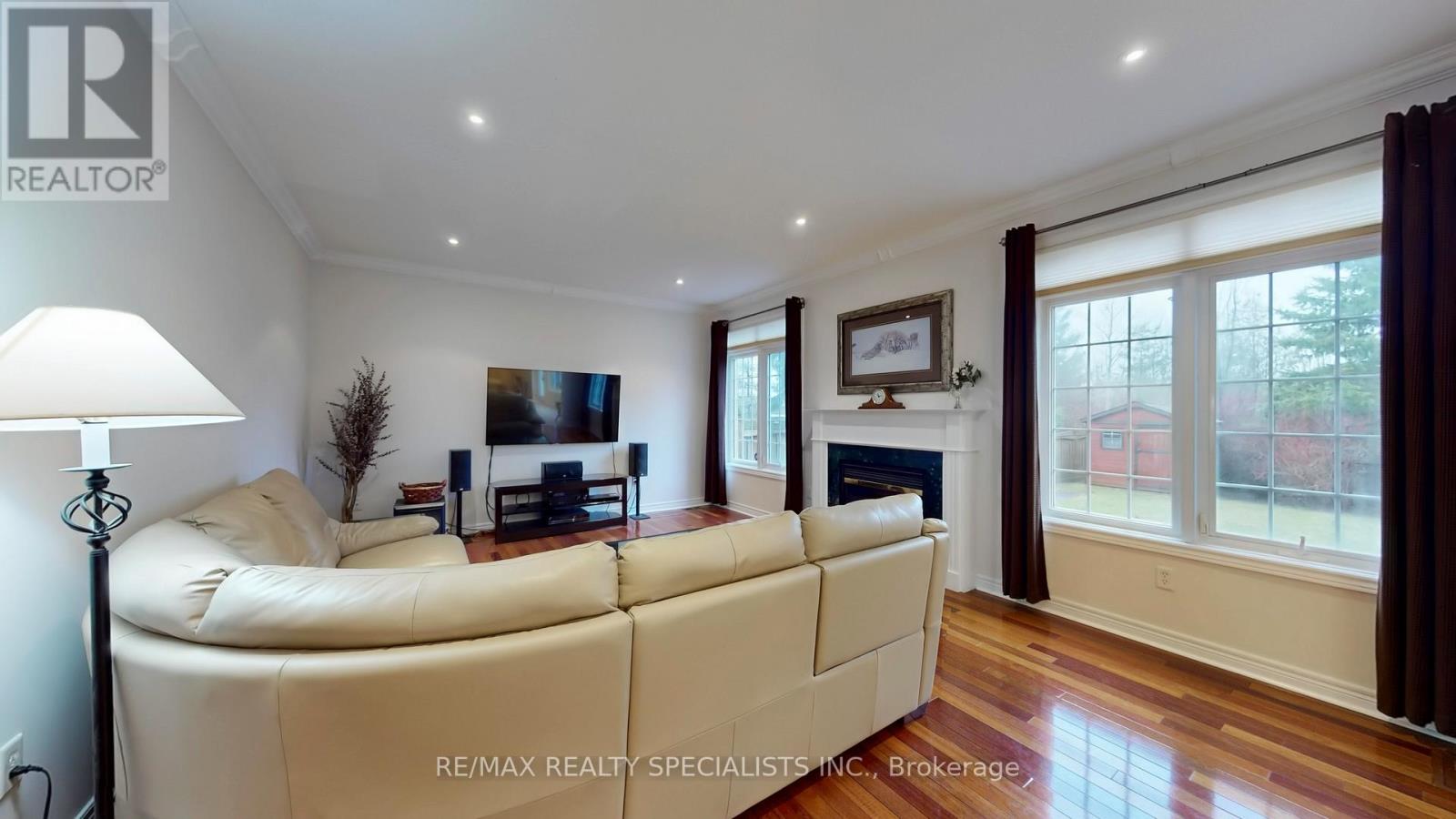 2258 Rochester Circle, Oakville, Ontario  L6M 5E1 - Photo 3 - W13740274