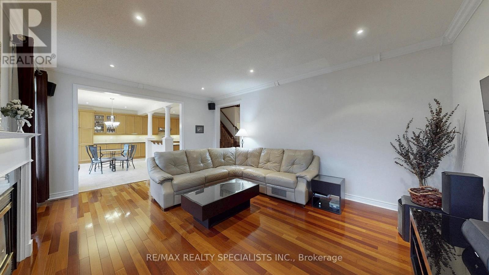 2258 Rochester Circle, Oakville, Ontario  L6M 5E1 - Photo 4 - W13740274
