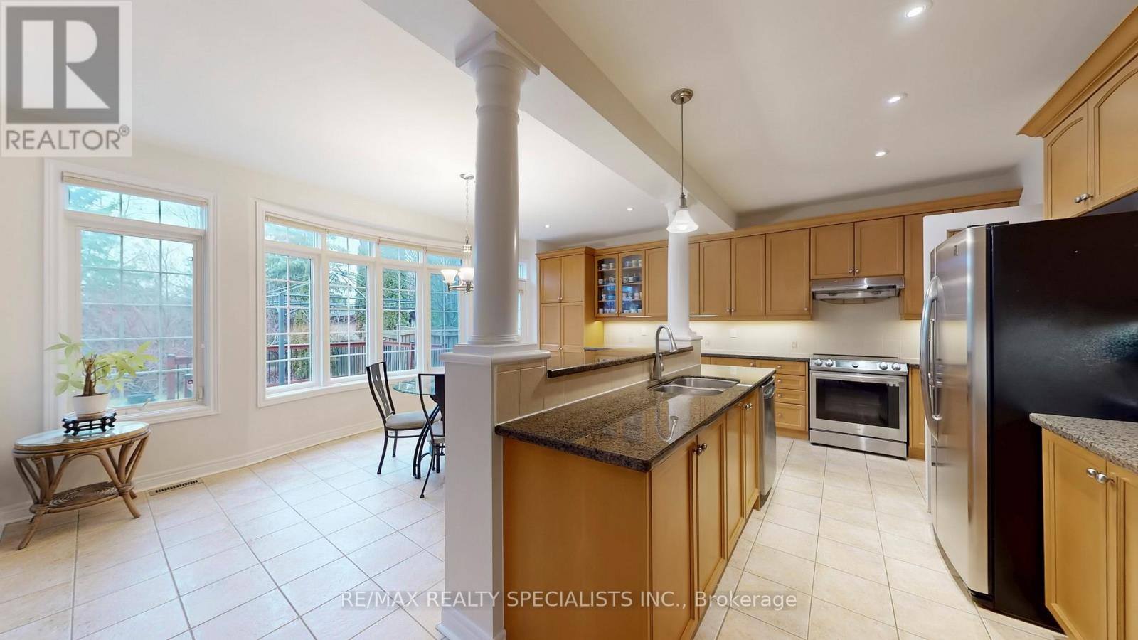 2258 Rochester Circle, Oakville, Ontario  L6M 5E1 - Photo 6 - W13740274