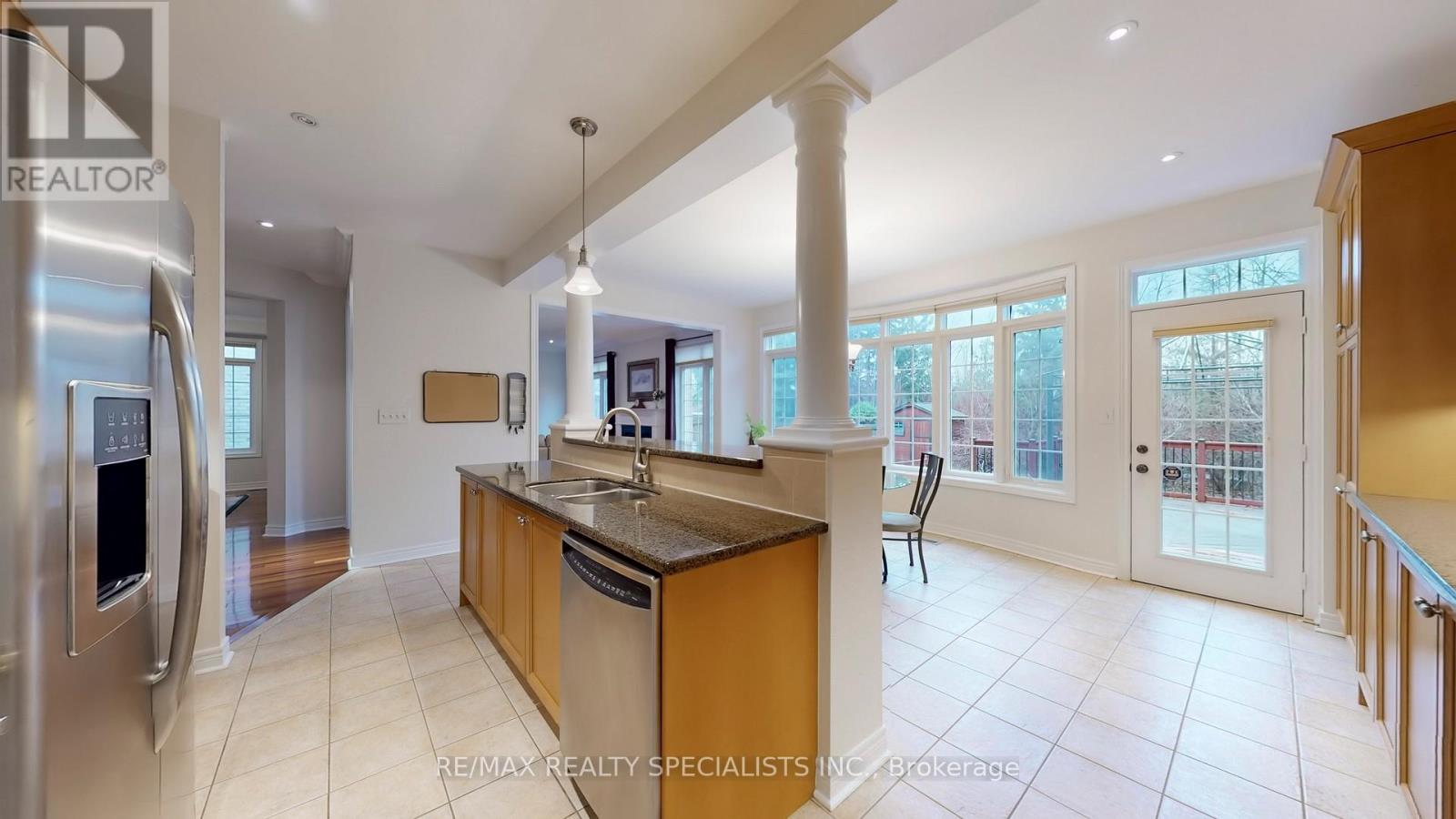 2258 Rochester Circle, Oakville, Ontario  L6M 5E1 - Photo 7 - W13740274