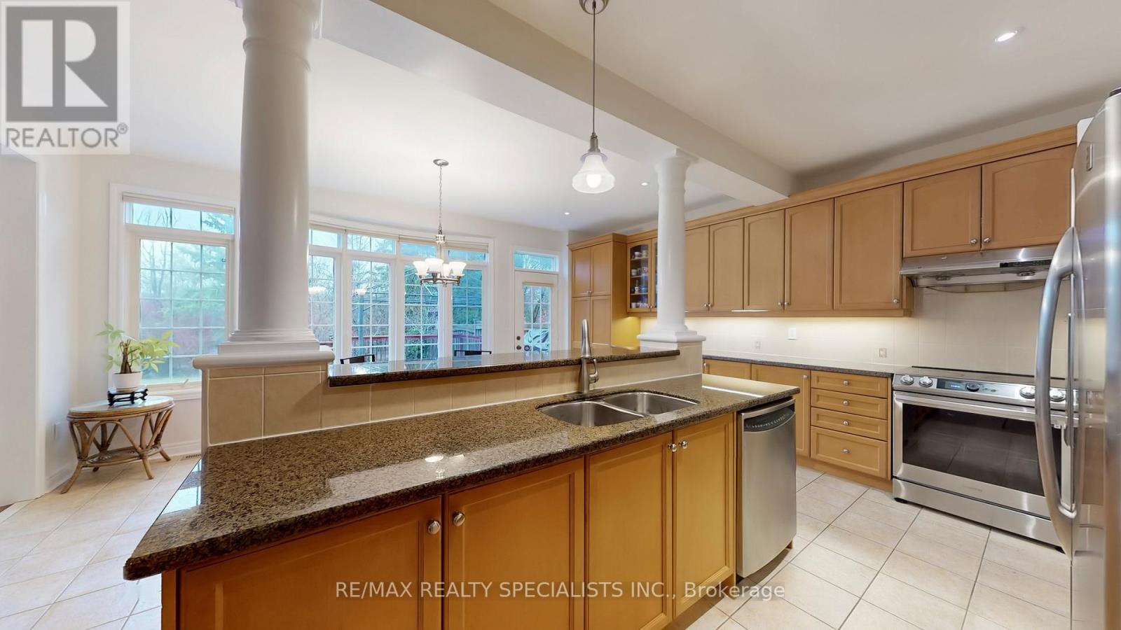2258 Rochester Circle, Oakville, Ontario  L6M 5E1 - Photo 8 - W13740274