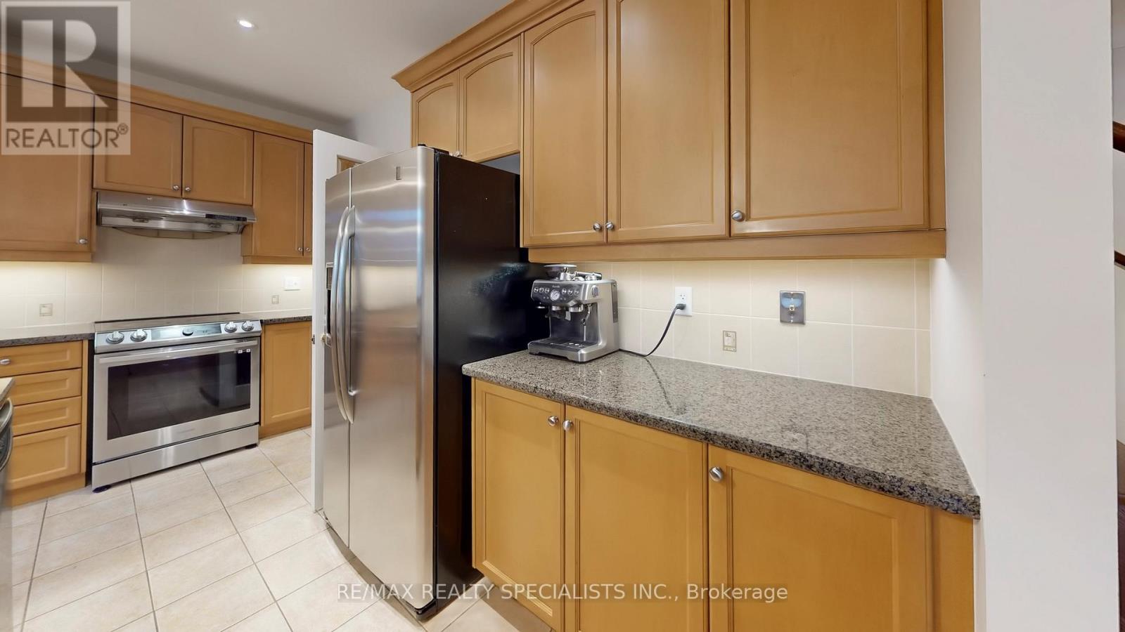 2258 Rochester Circle, Oakville, Ontario  L6M 5E1 - Photo 9 - W13740274