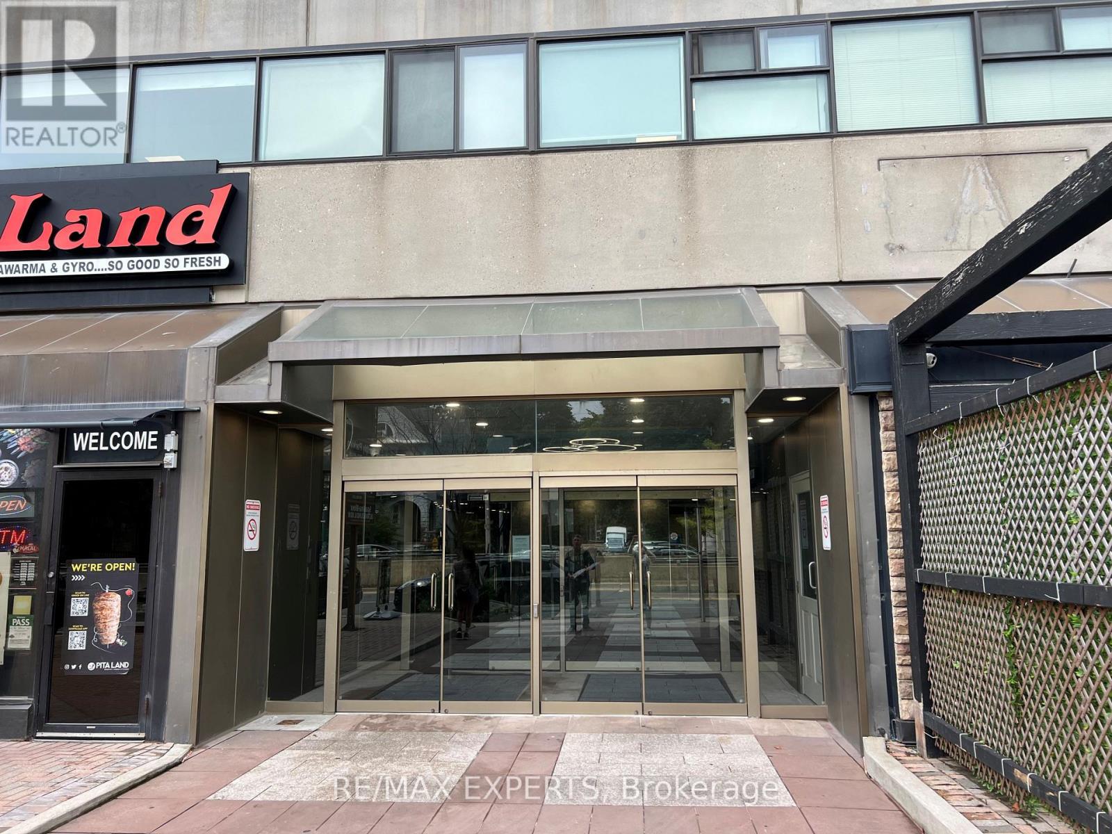 300 - 720 Spadina Avenue, Toronto, Ontario  M5S 2T9 - Photo 2 - C13720406