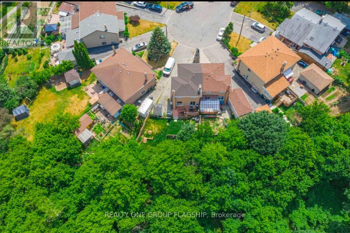 12 Azalea Court, Toronto, Ontario M9M 1V1 - Photo 3 - W13740370