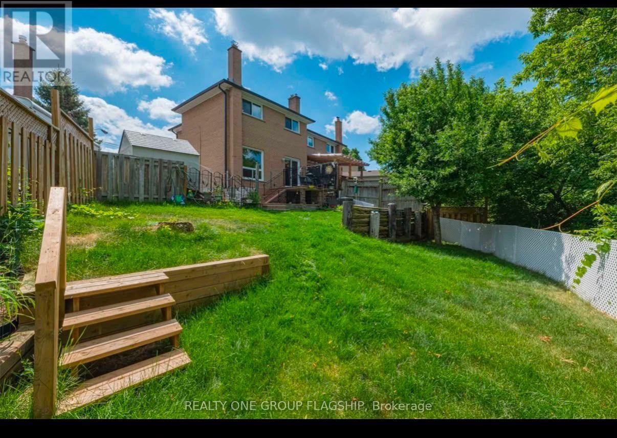 12 Azalea Court, Toronto, Ontario M9M 1V1 - Photo 4 - W13740370