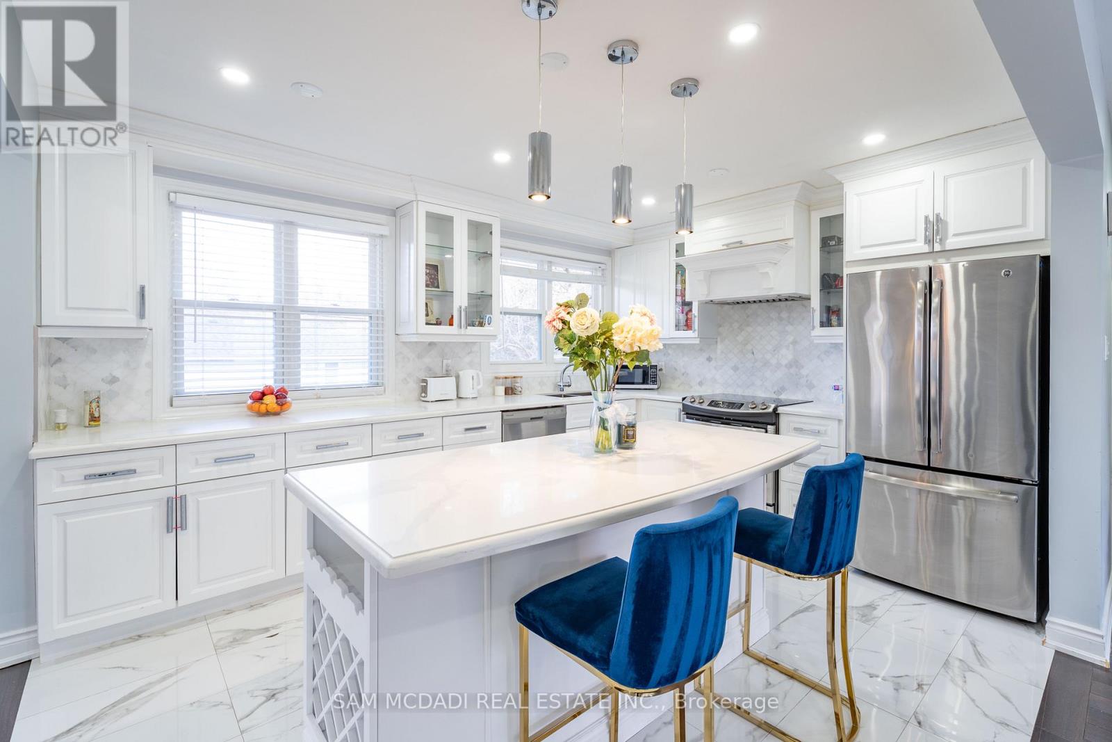 54 Bearbury Drive, Toronto, Ontario  M9C 2G9 - Photo 4 - W13740386
