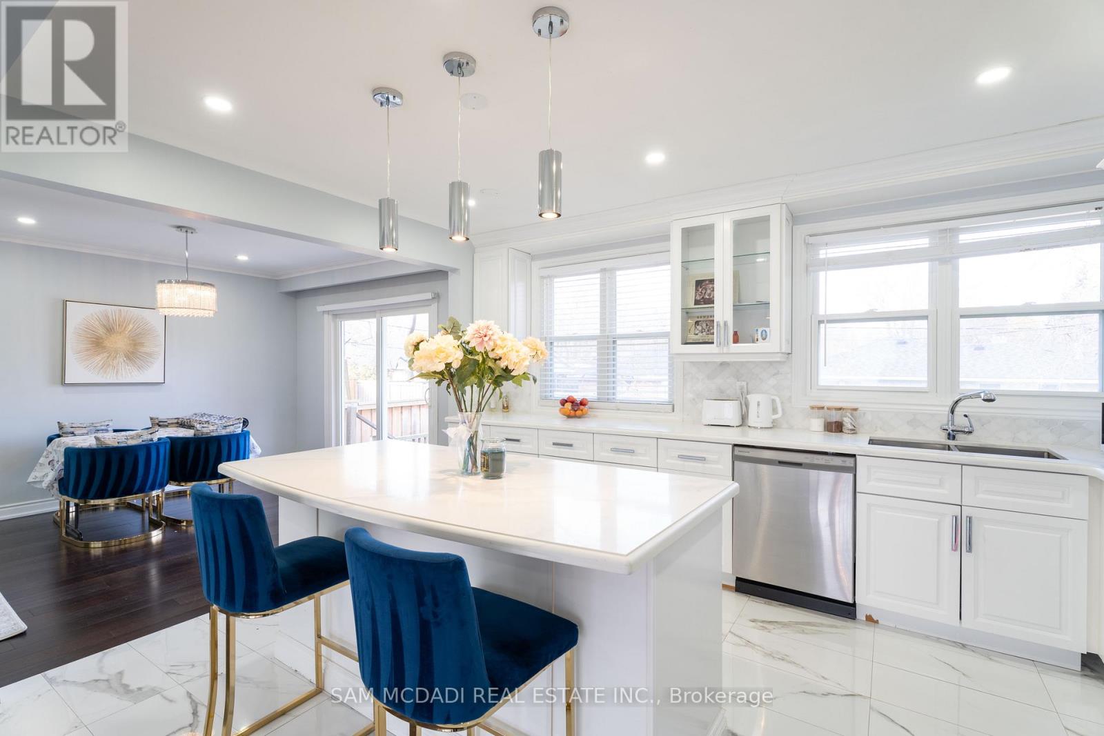 54 Bearbury Drive, Toronto, Ontario  M9C 2G9 - Photo 5 - W13740386
