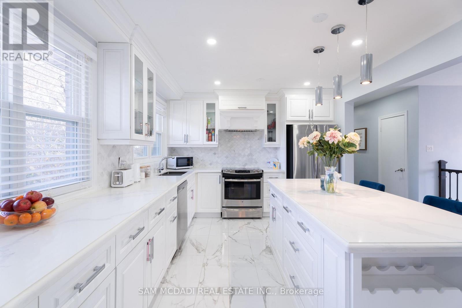 54 Bearbury Drive, Toronto, Ontario  M9C 2G9 - Photo 7 - W13740386