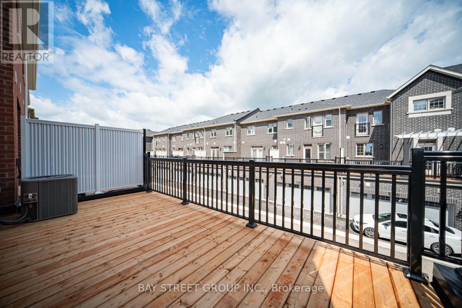 1403 William Halton Parkway, Oakville, Ontario  L6M 5N8 - Photo 3 - W13740412