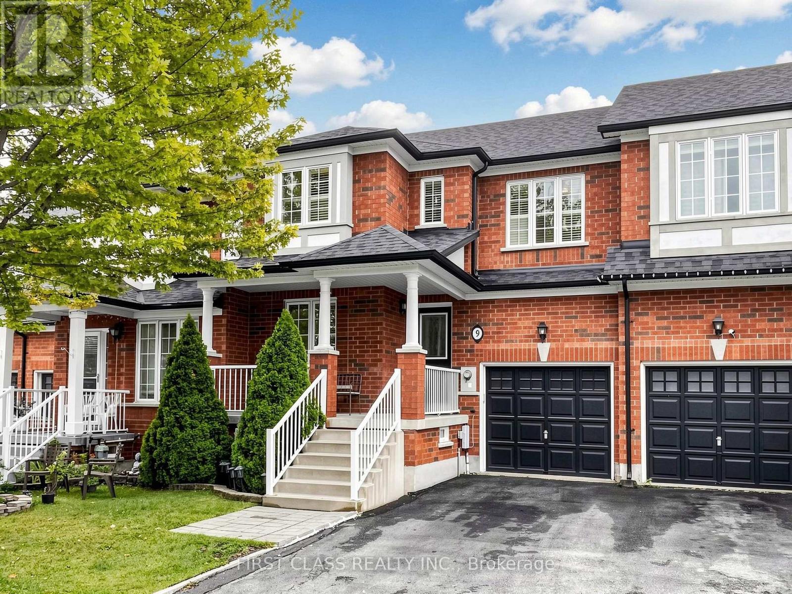 9 Revelstoke Crescent, Richmond Hill, Ontario L4B 4T4 - Photo 3 - N13738724