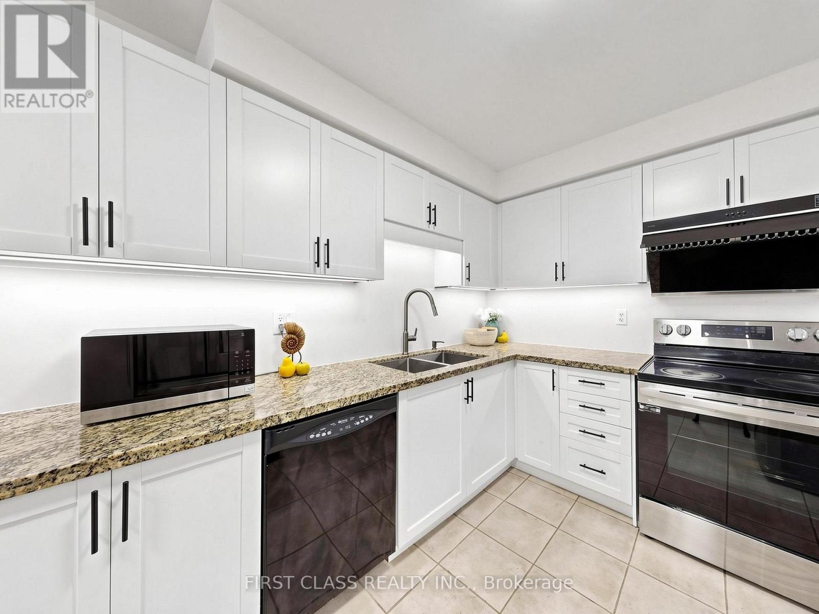 9 Revelstoke Crescent, Richmond Hill, Ontario  L4B 4T4 - Photo 12 - N13738724