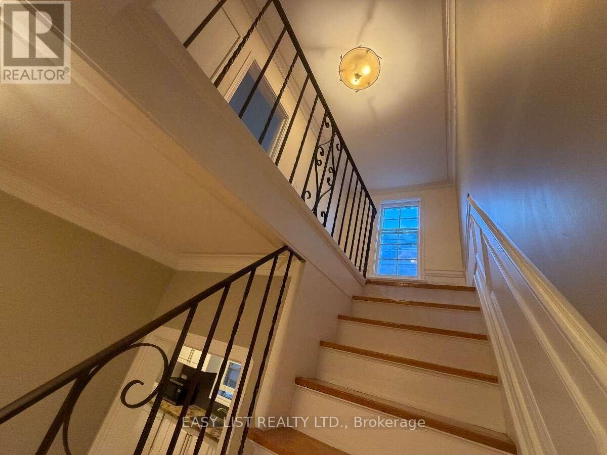 205 Ridley Boulevard, Toronto, Ontario  M5M 3M4 - Photo 24 - C13606346