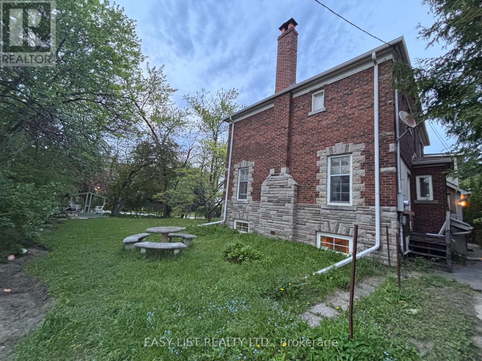 205 Ridley Boulevard, Toronto, Ontario  M5M 3M4 - Photo 11 - C13606346