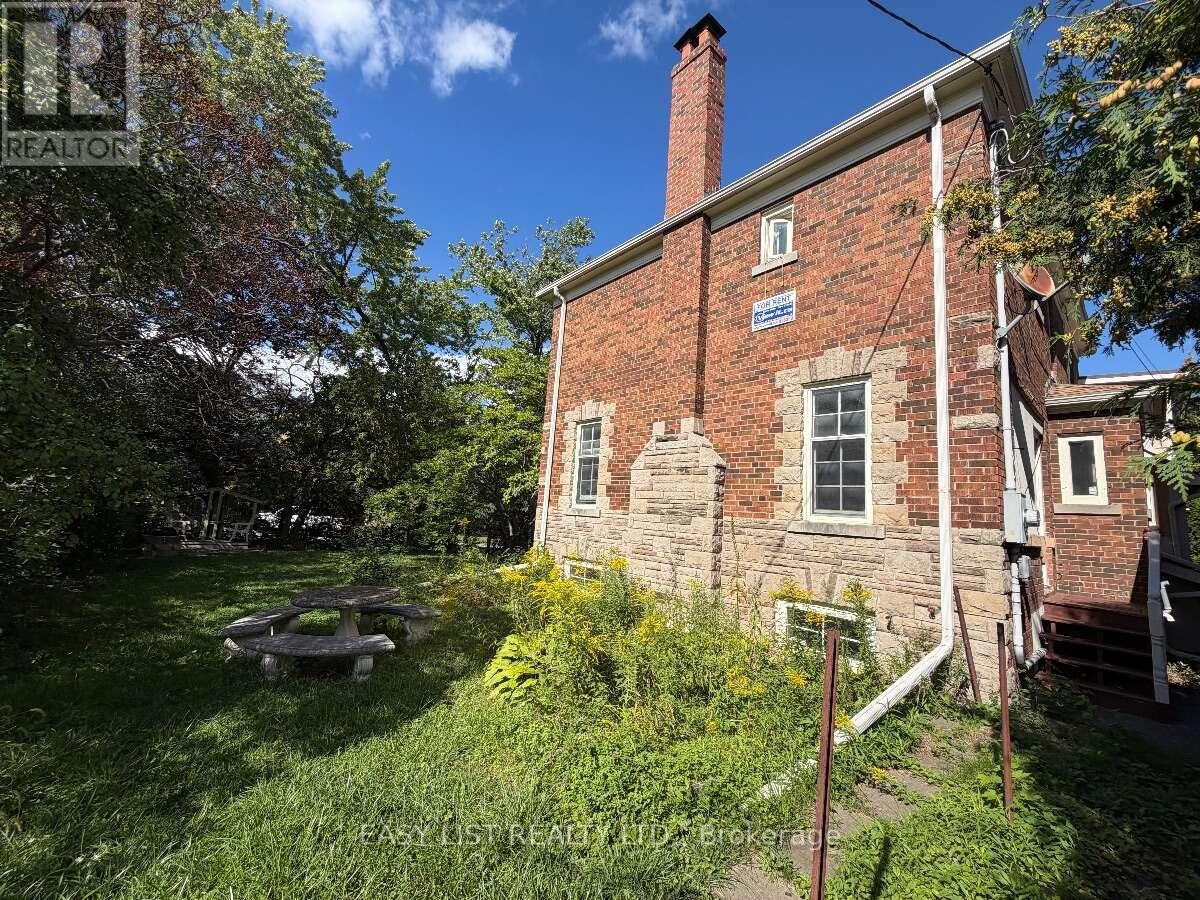 205 Ridley Boulevard, Toronto, Ontario  M5M 3M4 - Photo 12 - C13606346