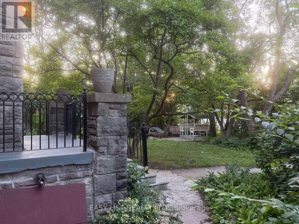 205 Ridley Boulevard, Toronto, Ontario  M5M 3M4 - Photo 35 - C13606346