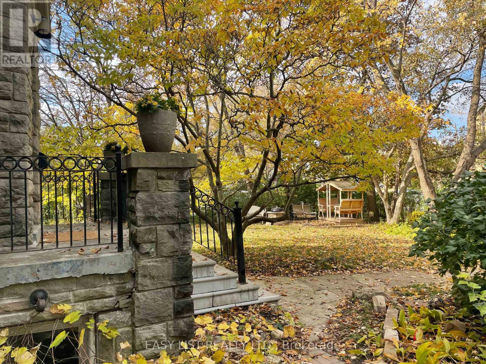 205 Ridley Boulevard, Toronto, Ontario  M5M 3M4 - Photo 34 - C13606346