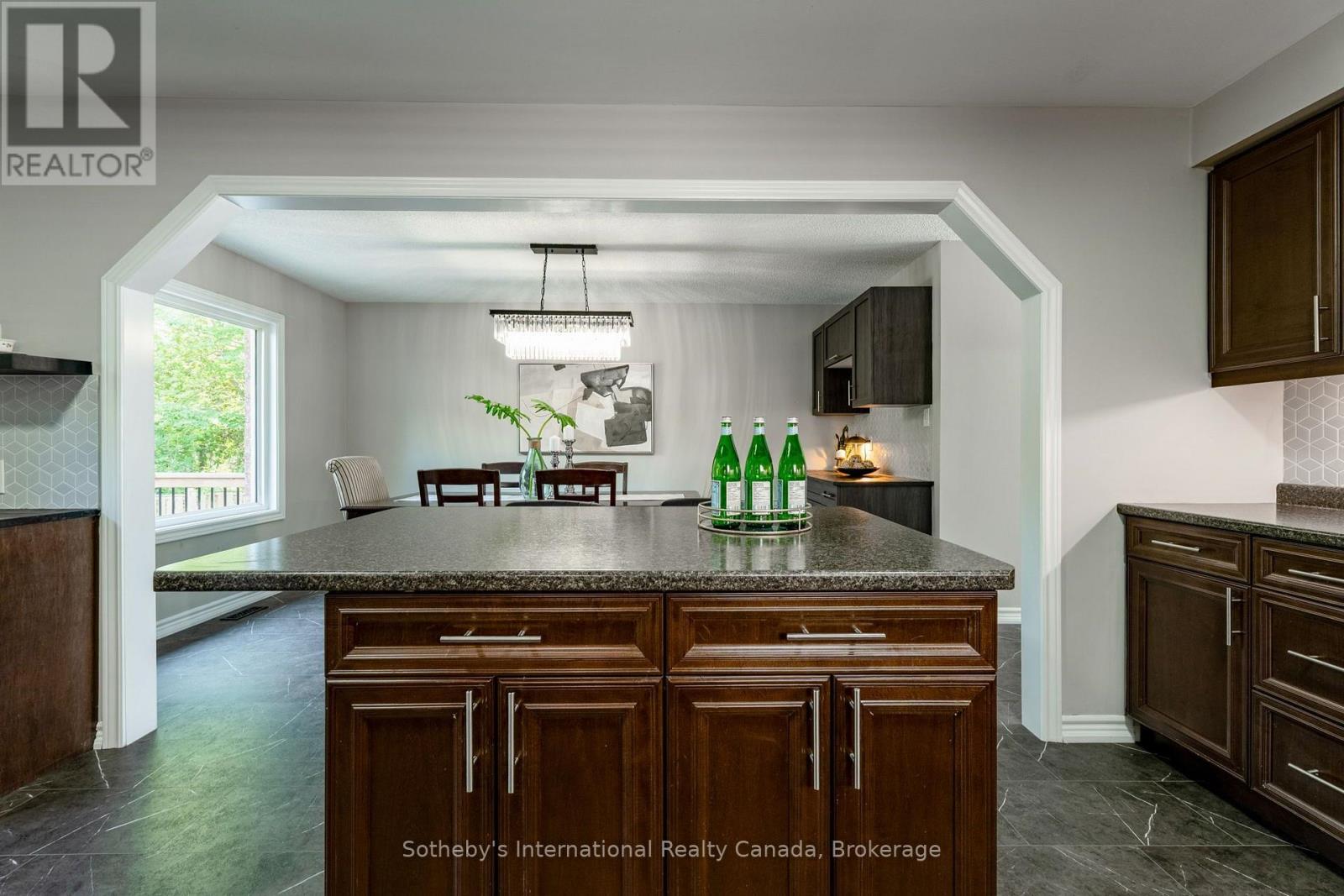 53 Royal Beech Drive, Wasaga Beach, Ontario  L9Z 1H3 - Photo 13 - S13740538