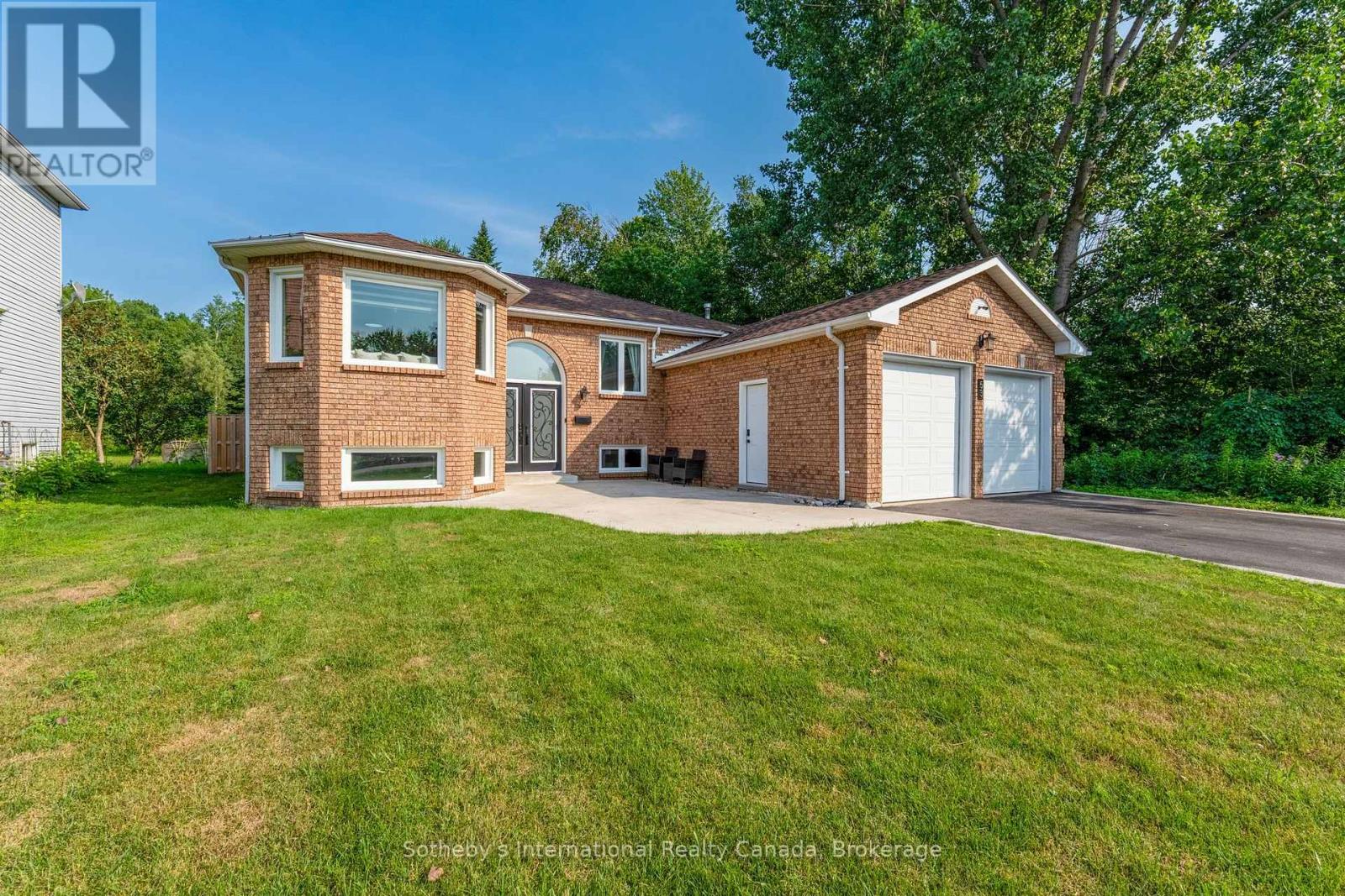53 Royal Beech Drive, Wasaga Beach, Ontario  L9Z 1H3 - Photo 2 - S13740538