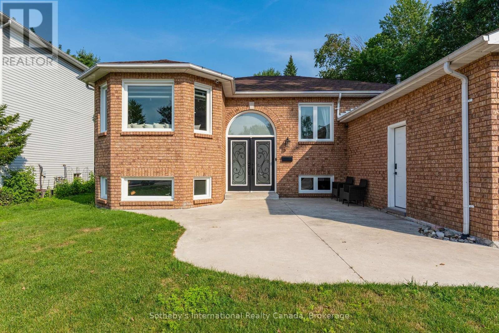 53 Royal Beech Drive, Wasaga Beach, Ontario  L9Z 1H3 - Photo 3 - S13740538