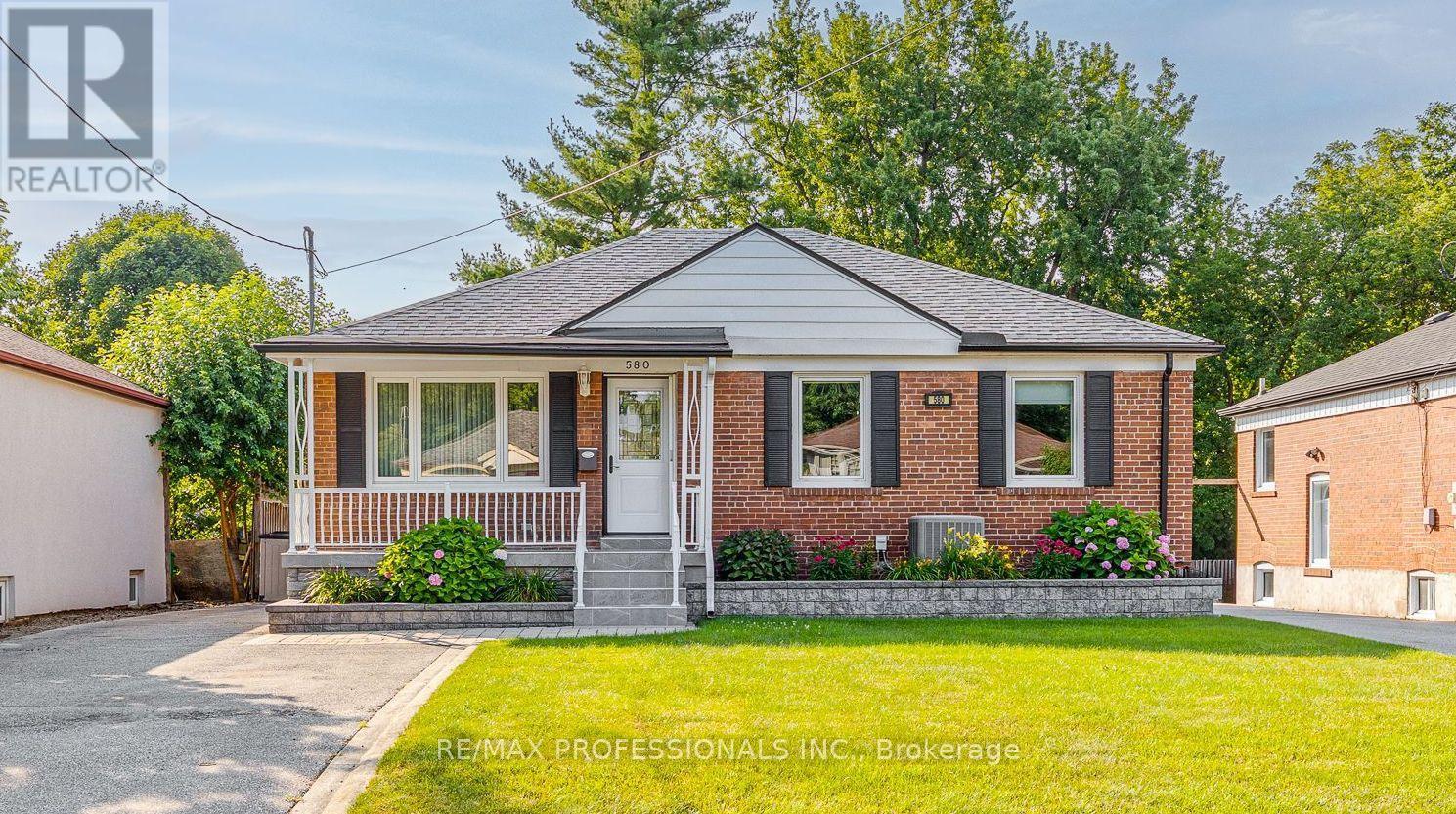580 Exbury Crescent, Mississauga, Ontario  L5G 2P4 - Photo 2 - W13583656