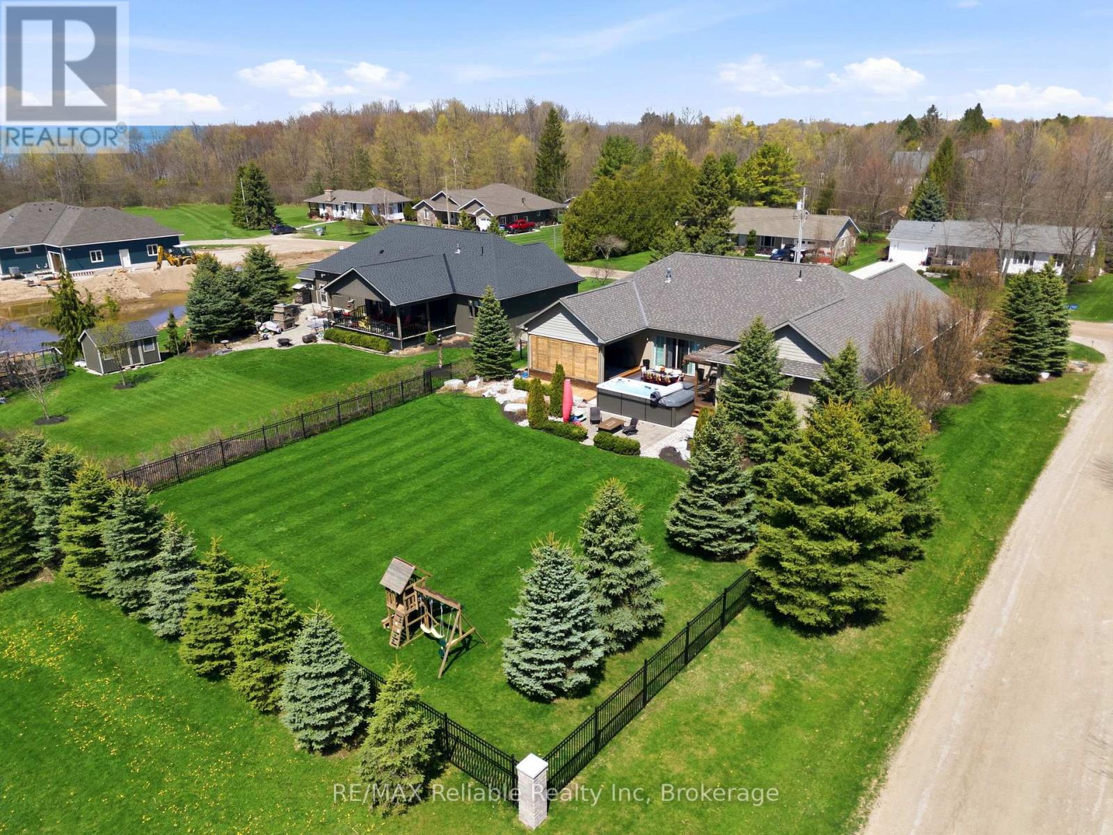 74764 Elm Crescent, Bluewater (Stanley), Ontario  N0M 1G0 - Photo 3 - X13740452