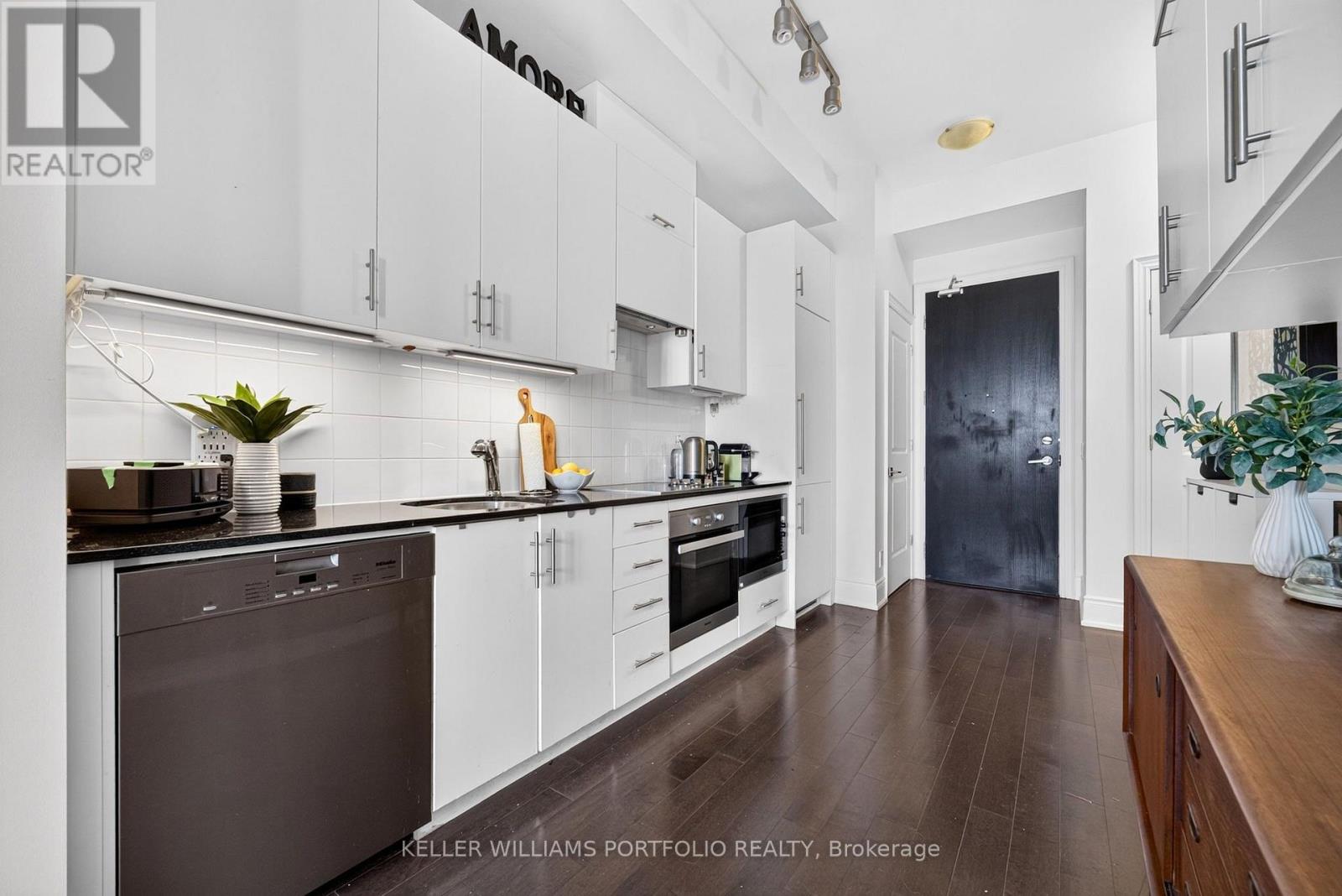 802 - 23 Glebe Road W, Toronto, Ontario  M5P 0A1 - Photo 6 - C13740550