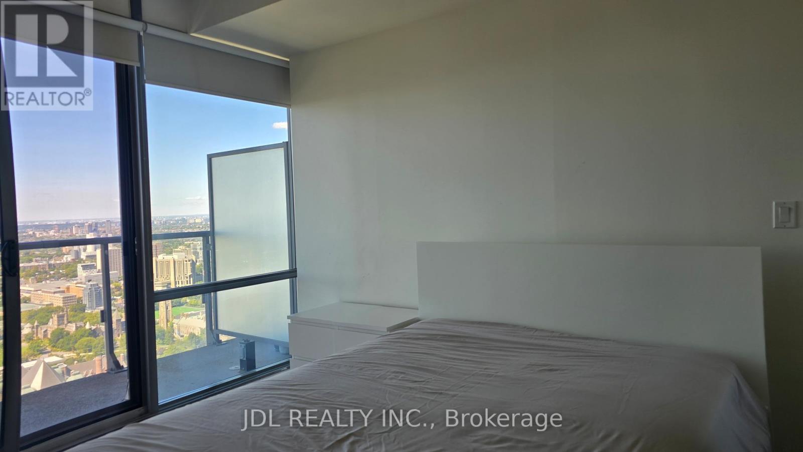 4702 - 832 Bay Street, Toronto, Ontario  M5S 1Z6 - Photo 4 - C13740572
