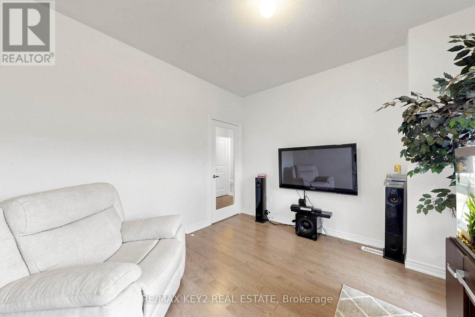 2955 Starlight Drive, Pickering, Ontario  L1X 0S1 - Photo 4 - E13740540