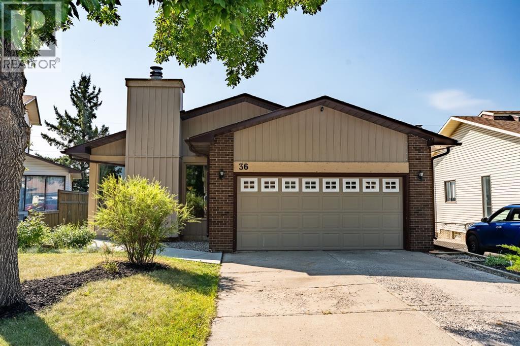 36 Berkley Place Nw, Calgary, Alberta  T3K 1A7 - Photo 1 - A2341533