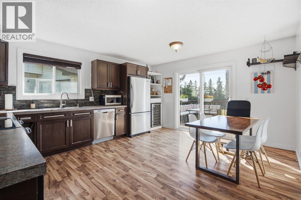 36 Berkley Place Nw, Calgary, Alberta  T3K 1A7 - Photo 10 - A2341533