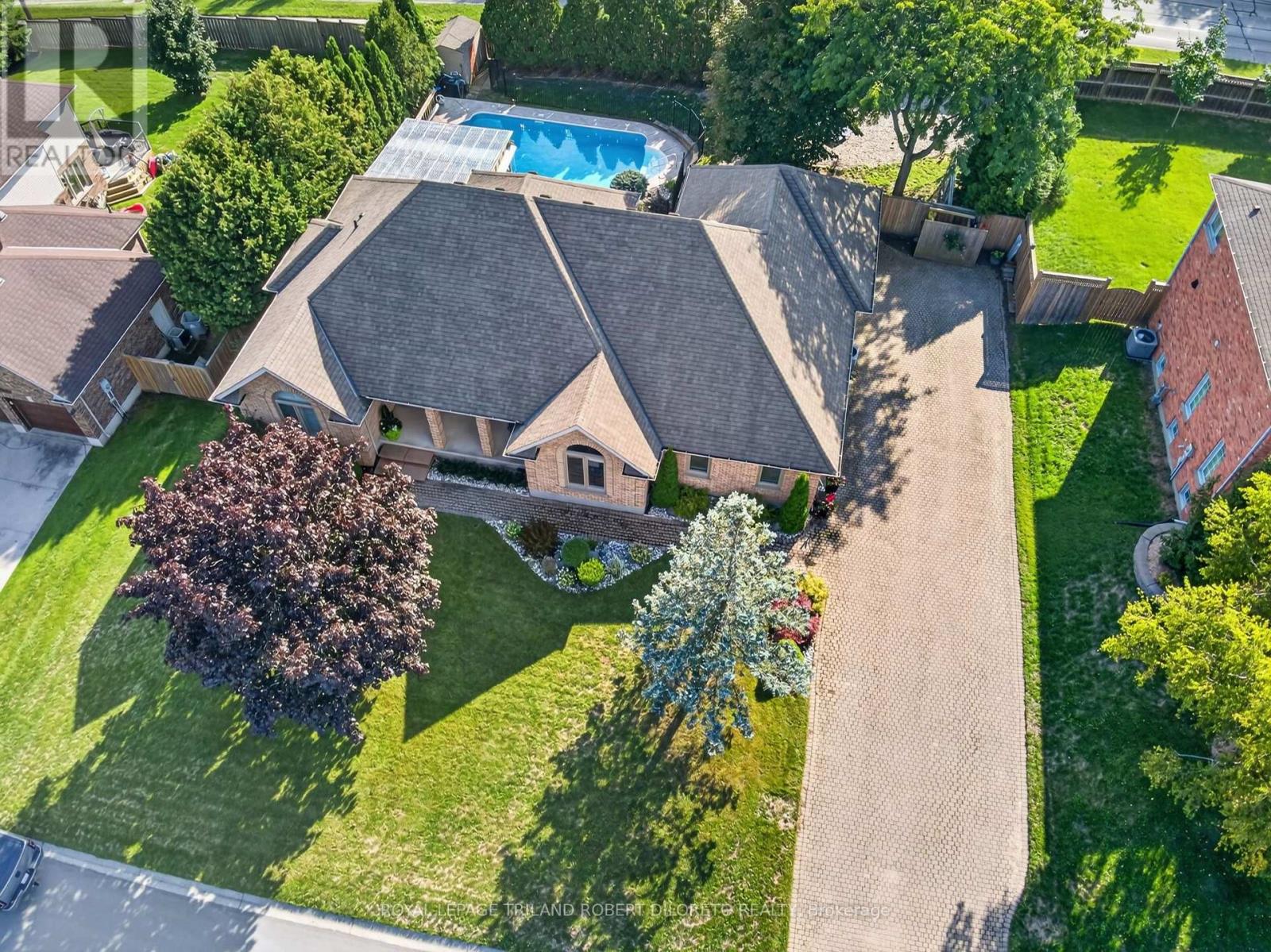 19 Woodland Drive, Middlesex Centre, Ontario  N0L 1R0 - Photo 1 - X13740472
